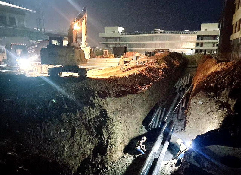 1725864382355480.jpg 建投建工:白酒中心项目昼夜奋战抢抓工程进度 (2).jpg