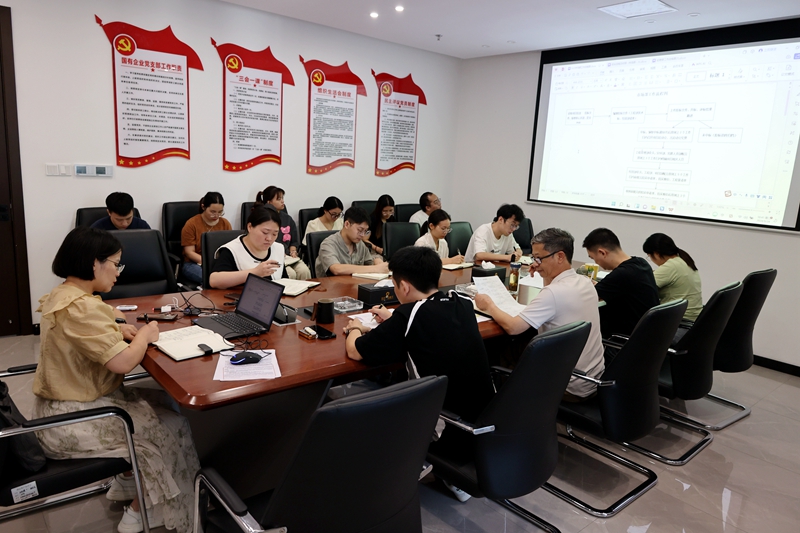 1727418698638848.jpg 杨祖强董事长专题调研市场开发和经营管理工作 (3).JPG