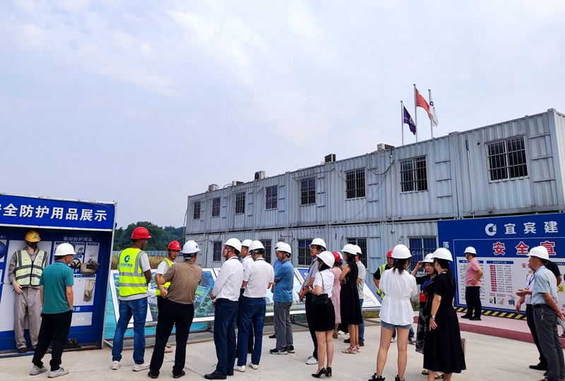 1727419073479344.jpg 江安县政府领导到危化品救援基地项目调研 (3).jpg