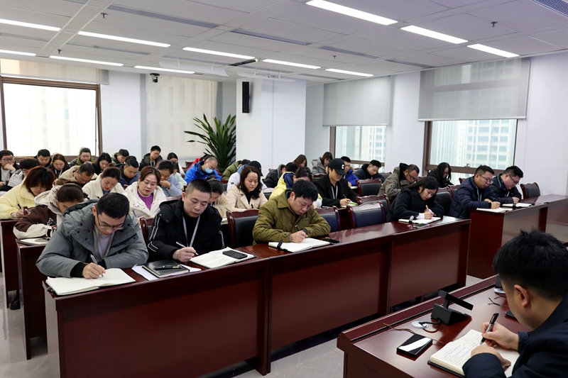 1735632005290356.jpg 建投建工召开员工大会部署明年改革方向和重点工作 (3).JPG