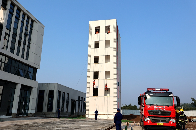 1735632638859150.jpg 宜宾危险化学品救援基地暨实训基地项目正式交付使用 (3).JPG