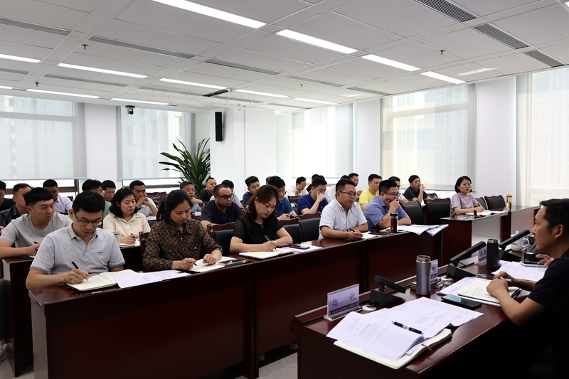 1748596899424921.jpg 宜宾建投建工公司召开5月项目情况推进暨清欠工作会 彭峰董事长部署重点工作2.JPG
